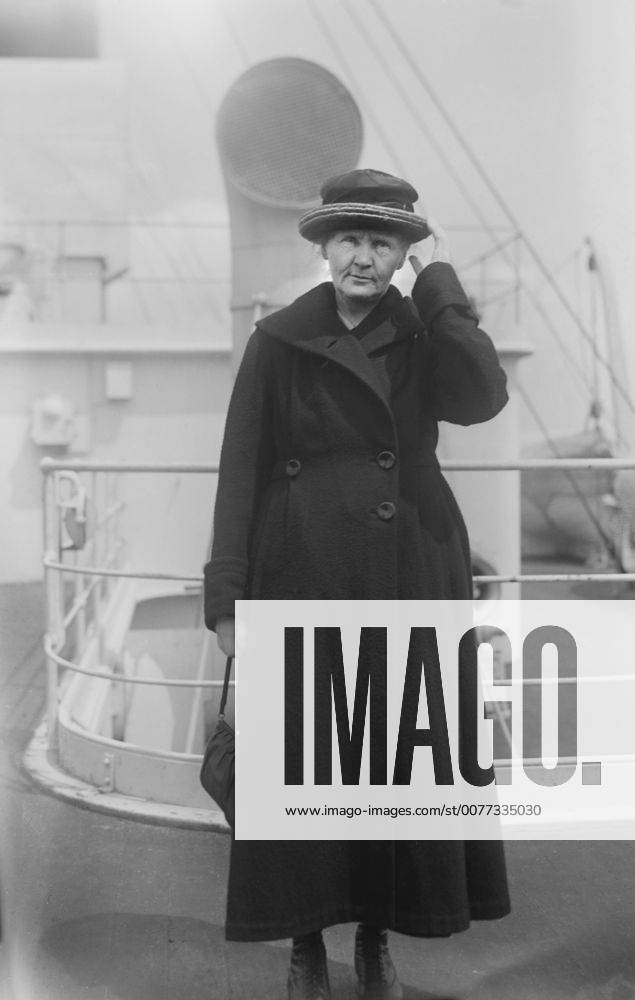 IMAGO ICONS: Marie Curie December 6, 2016 - Marie Curie, Polish-Born French Physicist, on RMS OIympic, Arriving in New York City, New York, USA, to Raise Funds for Radium Research, Bain News Service, 1921 - ZUMAg145 20161206_zza_g145_017