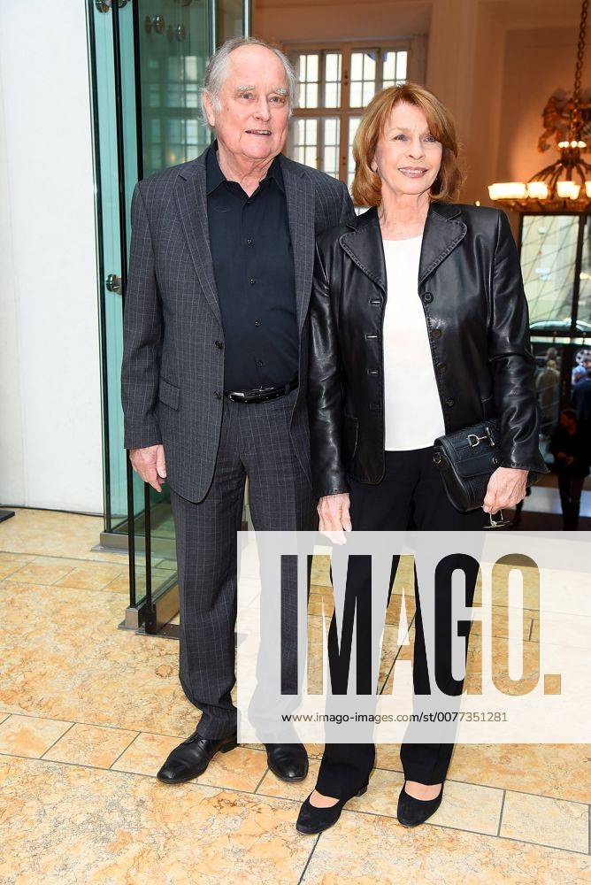 Senta Berger mit Ehemann Michael Verhoeven Empfang der bayerischen Filmförderung FFF Bayern in der Bayerische Vertretung in Berlin am 16.02.2017