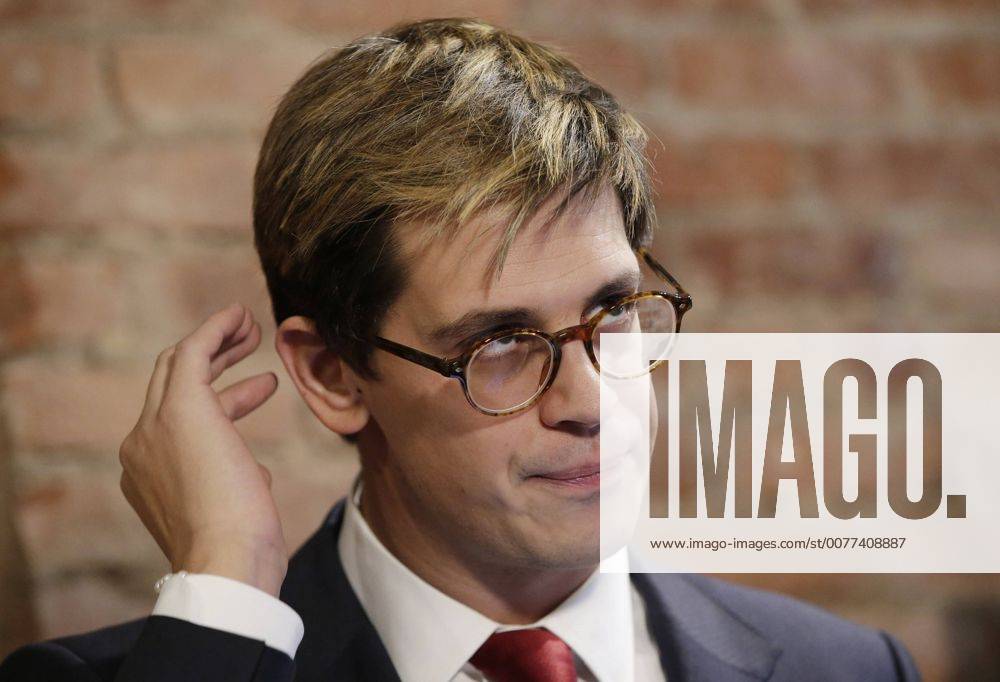 Breitbart tech editor Milo Yiannopoulos announces his resignation when he speaks during a news conference in New York City on February 21, 2017. Yiannopoulos resigned after a firestorm over his comments in which he appeared to condone pedophilia. NYP20170221101 JOHNxANGELILLO