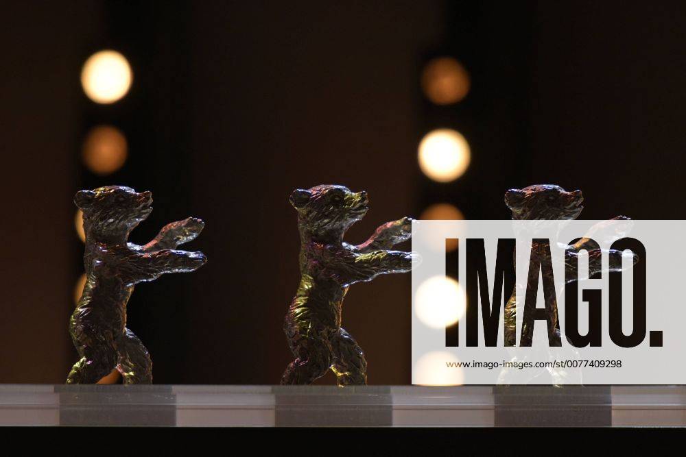 Der Goldene und die Silbernen Bären Bären der 67. Internationalen Filmfestspiele stehen anlässlich der Filmpreisverleihung bereit 67. Internationale Filmfestspiele Berlin