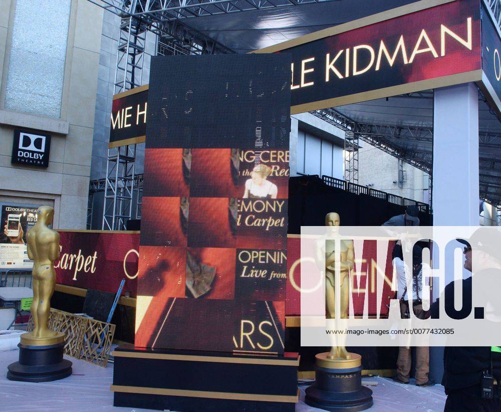 Oscars 2017: Vorbereitungen in Los Angeles Local 33 stagehands work under deadline as preparations are underway for the 89th annual Academy Awards in the Hollywood section of Los Angeles on February 23, 2017. Oscar winners will be announced during an ABC telecast on Sunday, February 26th. LAP2017022318 JIMxRUYMEN