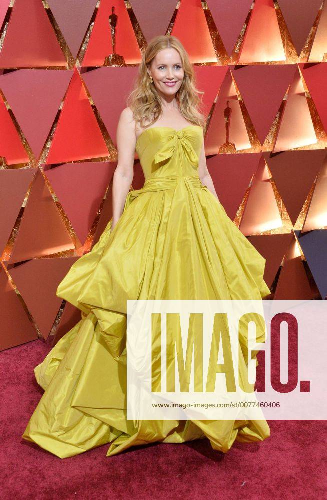 Actress Leslie Mann arrives on the red carpet for the 89th annual Academy Awards at the Dolby Theatre in the Hollywood section of Los Angeles on February 26, 2017. LAP20170226661 JIMxRUYMEN