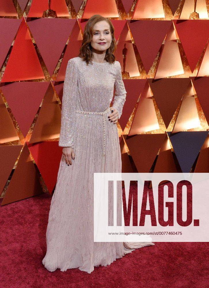 Actress Isabelle Huppert arrives on the red carpet for the 89th annual Academy Awards at the Dolby Theatre in the Hollywood section of Los Angeles on February 26, 2017. LAP20170226730 JIMxRUYMEN