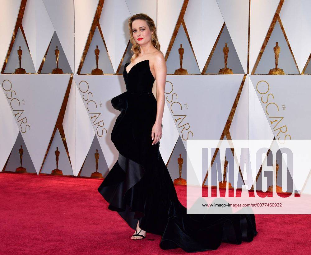 Brie Larson arrives on the red carpet for the 89th annual Academy Awards at the Dolby Theatre in the Hollywood section of Los Angeles on February 26, 2017. LAP2017022755 KEVINxDIETSCH