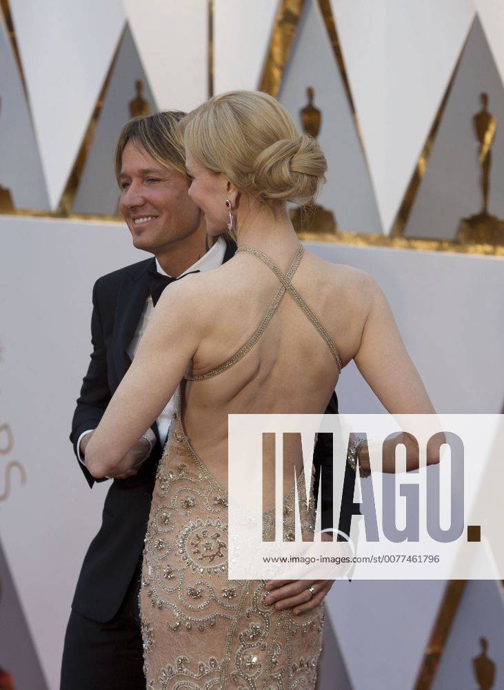 Hollywood, CALIFORNIA, UNITED STATES OF AMERICA - Actor Nicole Kidman (L) and singer Keith Urban arrives to the red carpet during the 89th academy awards at the Dolby Theater on Sunday February 26 2017 in Hollywood, California.ARMANDO ARORIZO. Hollywood UNITED STATES OF AMERICA - ZUMAa60_ 20170226_zaf_a60_001