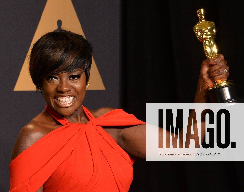 Themen der Woche Actress Viola Davis, winner of the award for Actress in a Supporting Role for Fences , appears backstage during the 89th annual Academy Awards at Loews Hollywood Hotel in the Hollywood section of Los Angeles on February 26, 2017. LAP20170226919 JIMxRUYMEN
