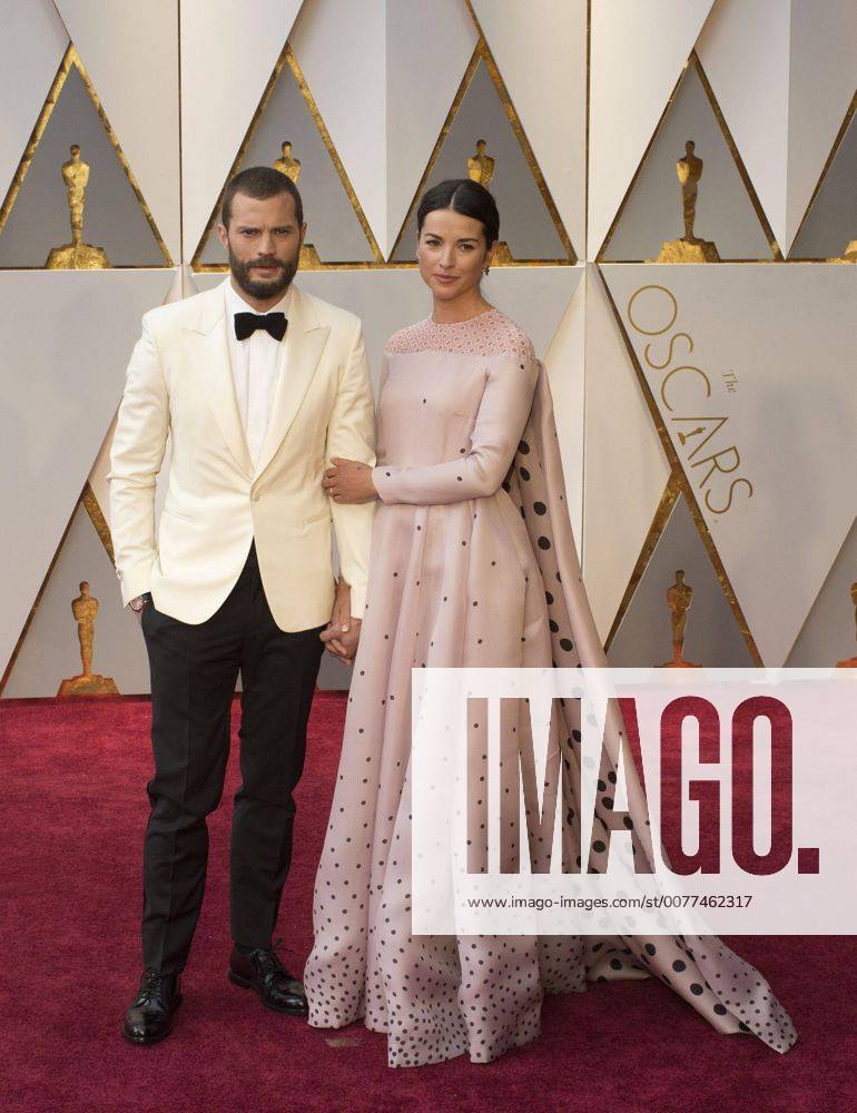 British pianist and singer Amelia Warner (R) and actor Jamie Dornan pose at the red carpet during the 89th Academy Awards at the Dolby Theater in Hollywood, California, United States, 26 February 2017. 89TH CINEMA ACADEMY AWARDS IN HOLLYWOOD !ACHTUNG: NUR REDAKTIONELLE NUTZUNG!