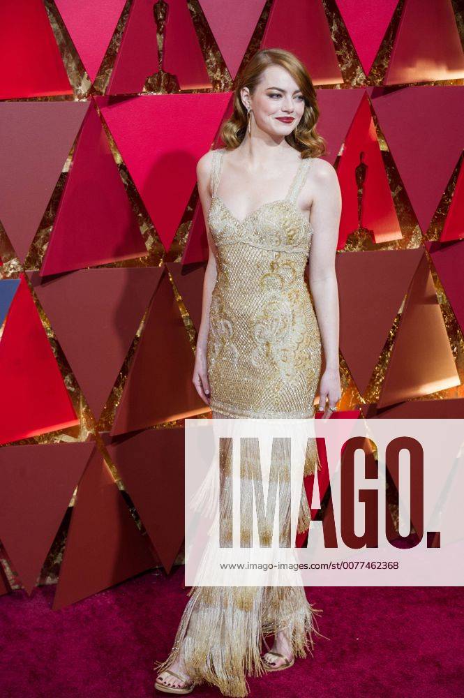 (170227) -- LOS ANGELES, Feb. 26, 2017 -- Actress Emma Stone arrives for the red carpet of the 89th Academy Awards at the Dolby Theater in Los Angeles, the United States, on Feb. 26, 2017. )(gj) U.S.-LOS ANGELES-OSCAR-RED CARPET YangxLei