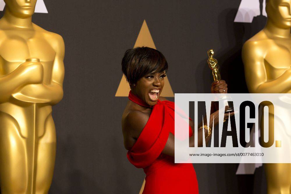 US actress Viola Davis poses at the press room after winning the Oscar to Best Actress in a Supporting Role for Fences during the 89th Academy Awards at the Dolby Theater in Hollywood, California, United States, 26 February 2017. 89TH CINEMA ACADEMY AWARDS IN HOLLYWOOD !ACHTUNG: NUR REDAKTIONELLE NUTZUNG!
