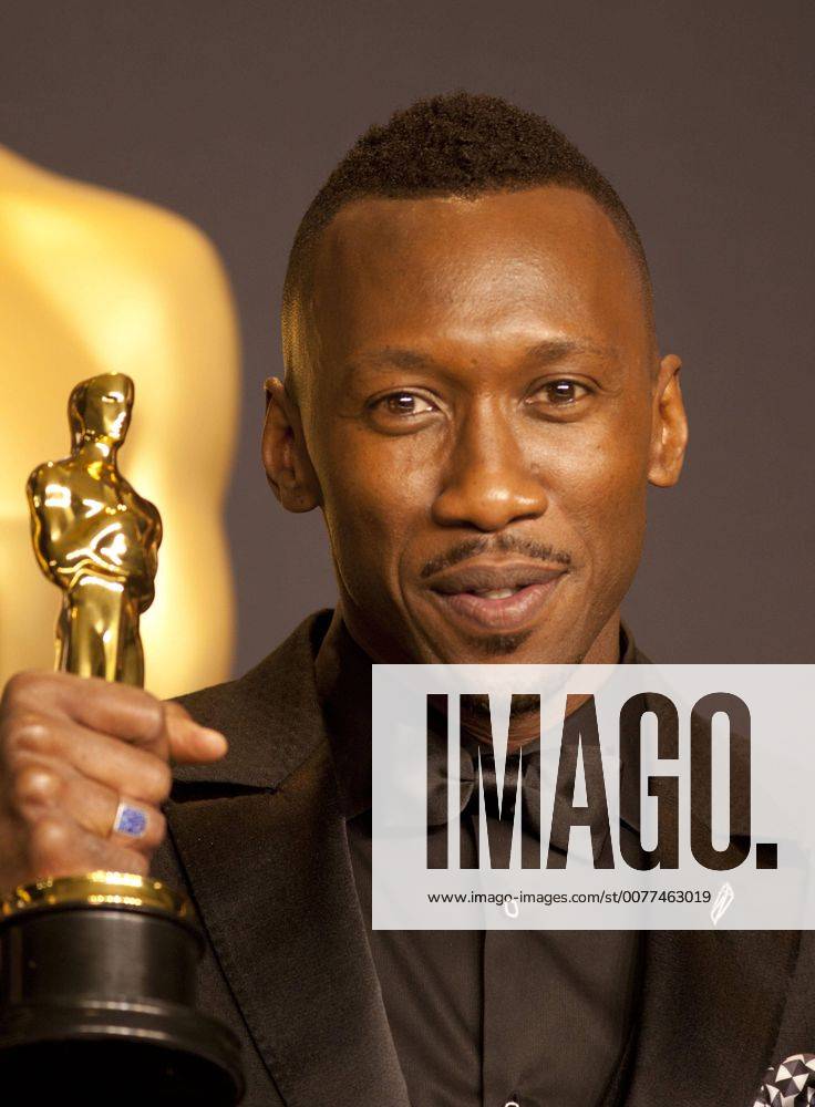 OSCARS. Bester Nebendarsteller. Preisträger 2011-2020 US actor Mahershala Ali poses at the press room after winning the Oscar to Best Actor in a Supporting Role for Moonlight during the 89th Academy Awards at the Dolby Theater in Hollywood, California, United States, 26 February 2017. 89TH CINEMA ACADEMY AWARDS IN HOLLYWOOD !ACHTUNG: NUR REDAKTIONELLE NUTZUNG!