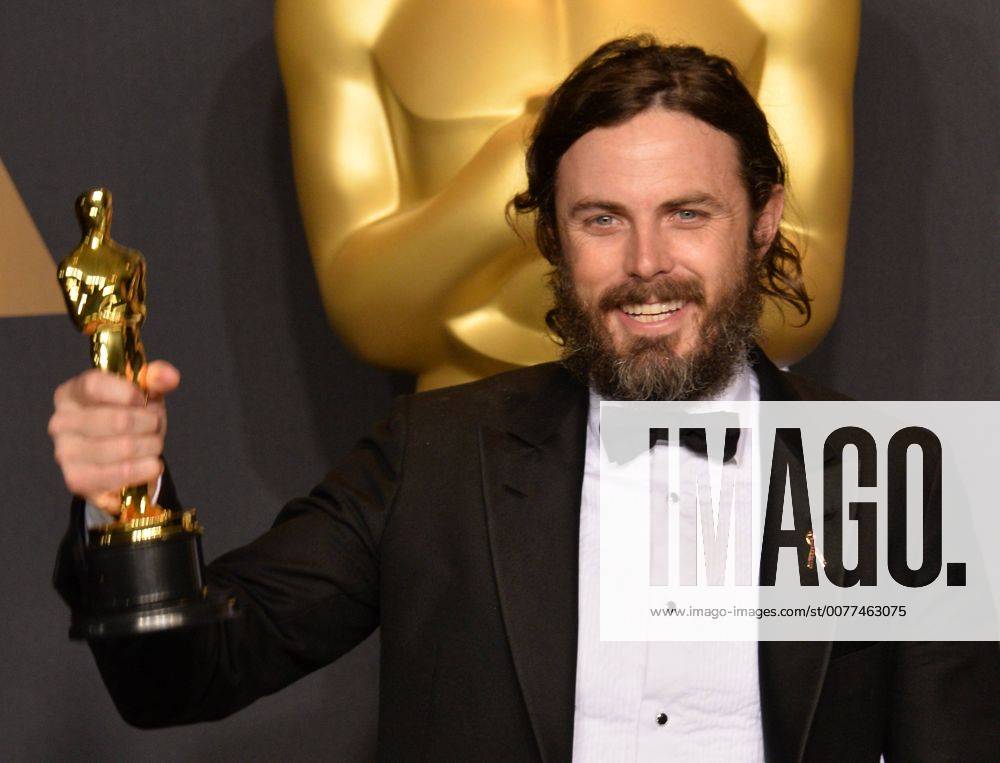 Casey Affleck, winner of the Best Actor award for Manchester by the Sea appears backstage with his Oscar during the 89th annual Academy Awards at Lowes Hollywood Hotel in the Hollywood section of Los Angeles on February 26, 2017. LAP20170226103 JIMxRUYMEN