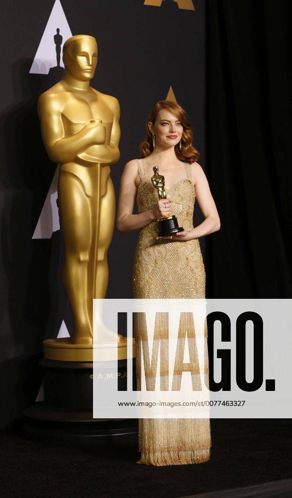 Emma Stone, winner for Actress in a Leading Role for La La Land , poses in the press room during the 89th annual Academy Awards ceremony at the Dolby Theatre in Hollywood, California, USA, 26 February 2017. The Oscars are presented for outstanding individual or collective efforts in 24 categories in filmmaking. Press Room - 89th Academy Awards !ACHTUNG: NUR REDAKTIONELLE NUTZUNG!