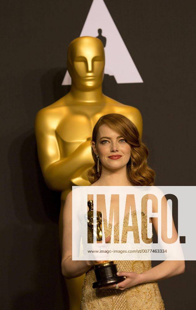 Emma Stone, winner for Actress in a Leading Role for La La Land , poses in the press room during the 89th annual Academy Awards ceremony at the Dolby Theatre in Hollywood, California, USA, 26 February 2017. The Oscars are presented for outstanding individual or collective efforts in 24 categories in filmmaking. Press Room - 89th Academy Awards !ACHTUNG: NUR REDAKTIONELLE NUTZUNG!