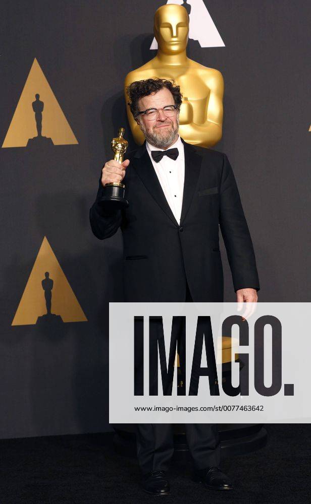 Kenneth Lonergan poses in the press room with the Oscar for Best Original Screenplay during the 89th Annual Academy Awards at the Dolby Theatre in Hollywood, California, USA, 26 February 2017. The Oscars are presented for outstanding individual or collective efforts in 24 categories in filmmaking. Press Room - 89th Academy Awards !ACHTUNG: NUR REDAKTIONELLE NUTZUNG!