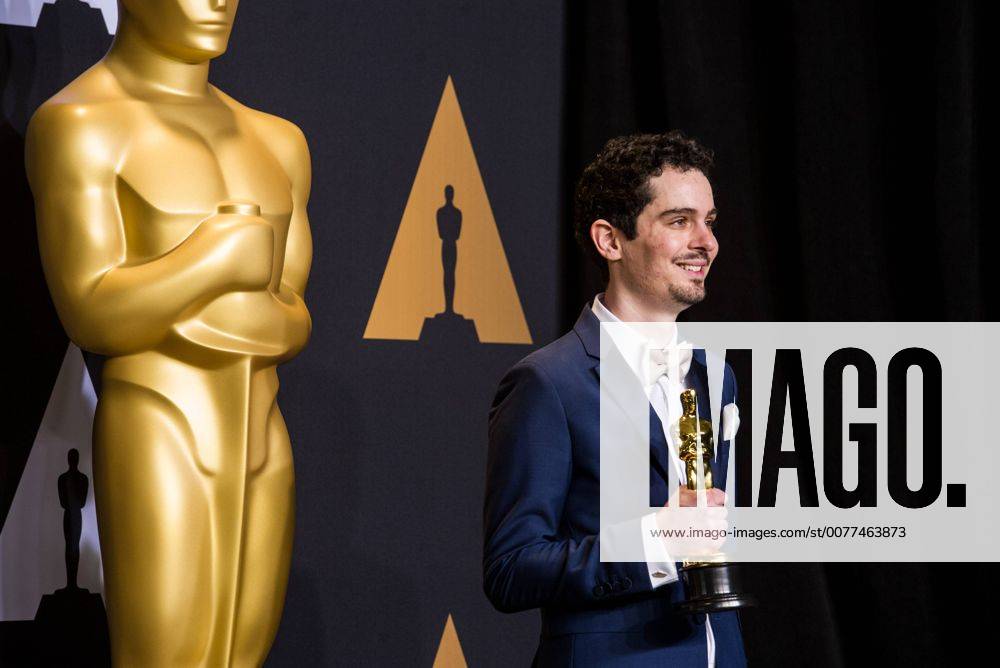 Damien Chazelle poses after winning the Best Director for La La Land at press room of the 89th Academy Awards at the Dolby Theater in Los Angeles, the United States, on Feb. 26, 2017. ) (zxj) U.S.-LOS ANGELES-OSCAR-AWARD YangxLei