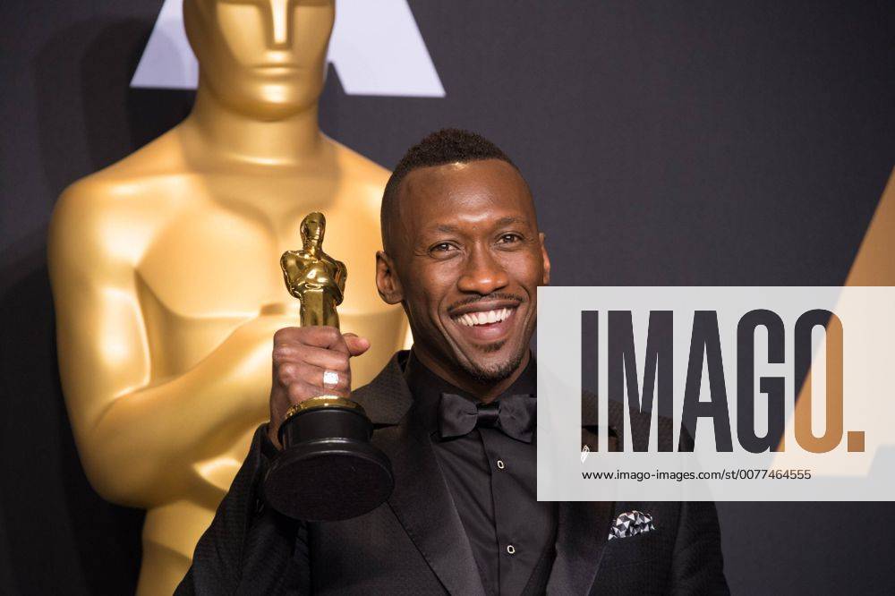 Feb 26, 2017 - Hollywood, California, U.S - MAHERSHALA ALI poses backstage with the Oscar for Performance by an actor in a supporting role, for work on Moonlightâ during the live ABC Telecast of The 89th Oscars at the Dolby Theatre in Hollywood, CA on Sunday, February 26, 2017. Hollywood U.S. - ZUMAz03_ 20170226_sho_z03_598