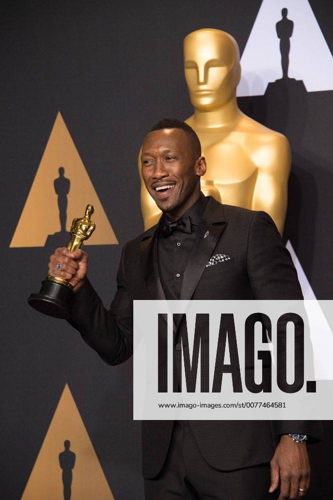 Feb 26, 2017 - Hollywood, California, U.S - MAHERSHALA ALI poses backstage during the live ABC Telecast of The 89th Oscars at the Dolby Theatre in Hollywood, CA on Sunday, February 26, 2017. Hollywood U.S. - ZUMAz03_ 20170226_sho_z03_595