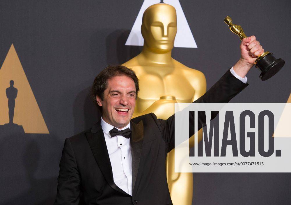 Sound Editor Sylvain Bellemare poses after winning the Best Sound Editing award for Arrival at press room of the 89th Academy Awards at the Dolby Theater in Los Angeles, the United States, on Feb. 26, 2017. )(zf) U.S.-LOS ANGELES-OSCAR-AWARD YangxLei