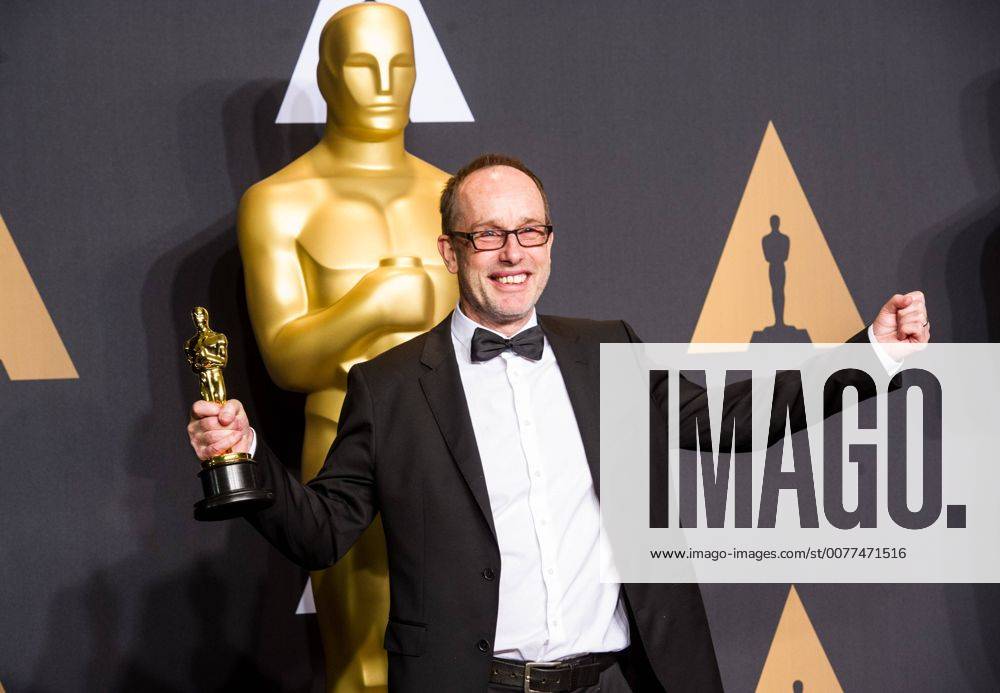 Editor John Gilbert poses after winning the Best Film Editing award for Hacksaw Ridge at press room of the 89th Academy Awards at the Dolby Theater in Los Angeles, the United States, on Feb. 26, 2017. )(zf) U.S.-LOS ANGELES-OSCAR-AWARD YangxLei