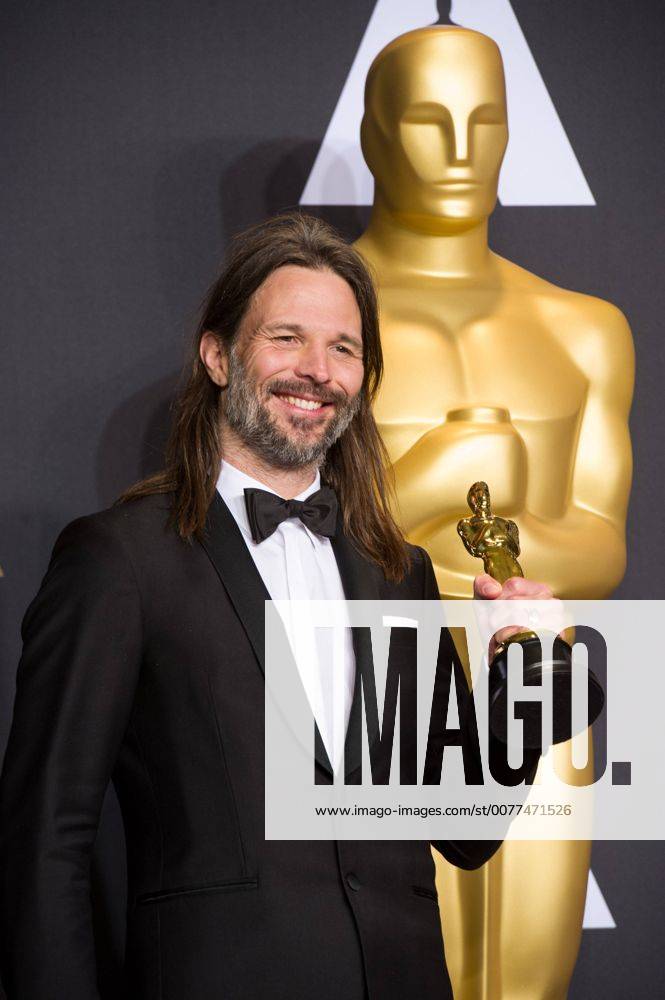 Linus Sandgren poses after winning the Best Cinematography award for La La Land at press room of the 89th Academy Awards at the Dolby Theater in Los Angeles, the United States, on Feb. 26, 2017. )(zf) U.S.-LOS ANGELES-OSCAR-AWARD YangxLei
