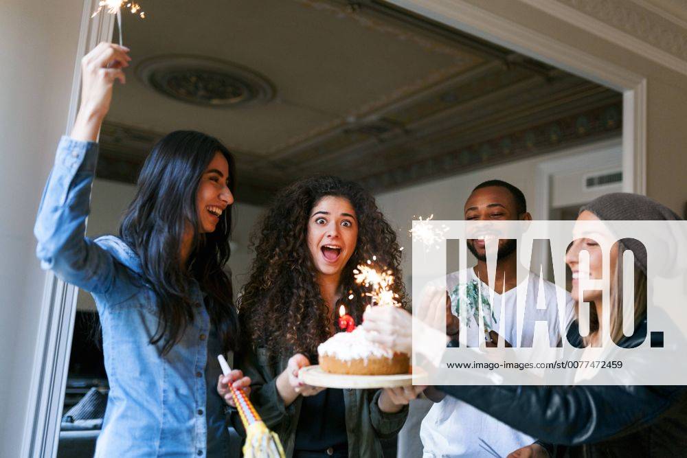 Group of young people celebrating birthday model released Symbolfoto property released VABF01067