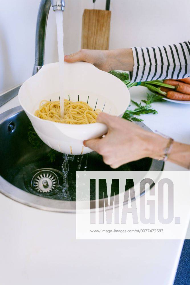 Young woman cooking pasta model released Symbolfoto property released VABF01173