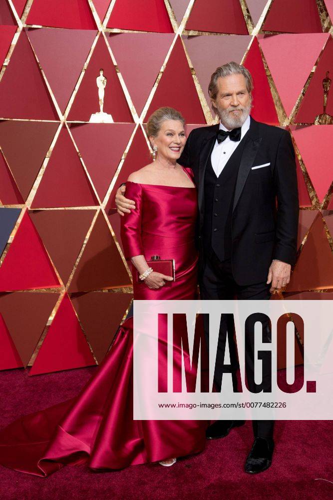 Feb 26, 2017 - Hollywood, California, U.S - JEFF BRIDGES, Oscar nominee, and guest arrive on the red carpet of The 89th Oscars at the Dolby Theatre in Hollywood, CA on Sunday, February 26, 2017. Hollywood U.S - ZUMAz03_ 20170226_sho_z03_522