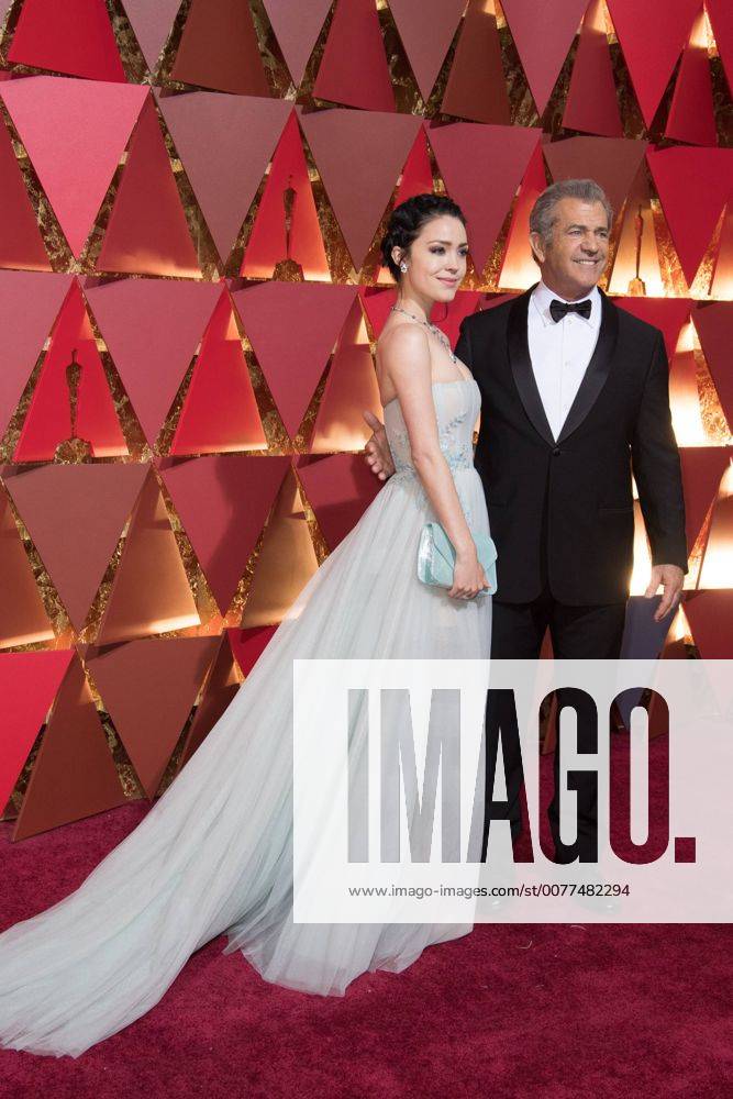 Feb 26, 2017 - Hollywood, California, U.S - MEL GIBSON, Oscar nominee, and ROSALIND ROSS arrive on the red carpet of The 89th Oscars at the Dolby Theatre in Hollywood, CA on Sunday, February 26, 2017. Hollywood U.S - ZUMAz03_ 20170226_sho_z03_528