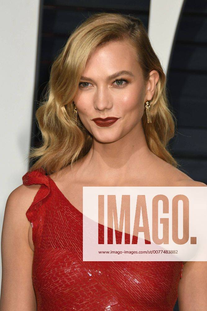 Beverly Hills, CA, United States - 26 February 2017 - Beverly Hills, California - Karlie Kloss. 2017 Vanity Fair Oscar Party held at the Wallis Annenberg Center. Photo Credit: AdMedia Beverly Hills United States - ZUMAa123 20170227_zaa_a123_970