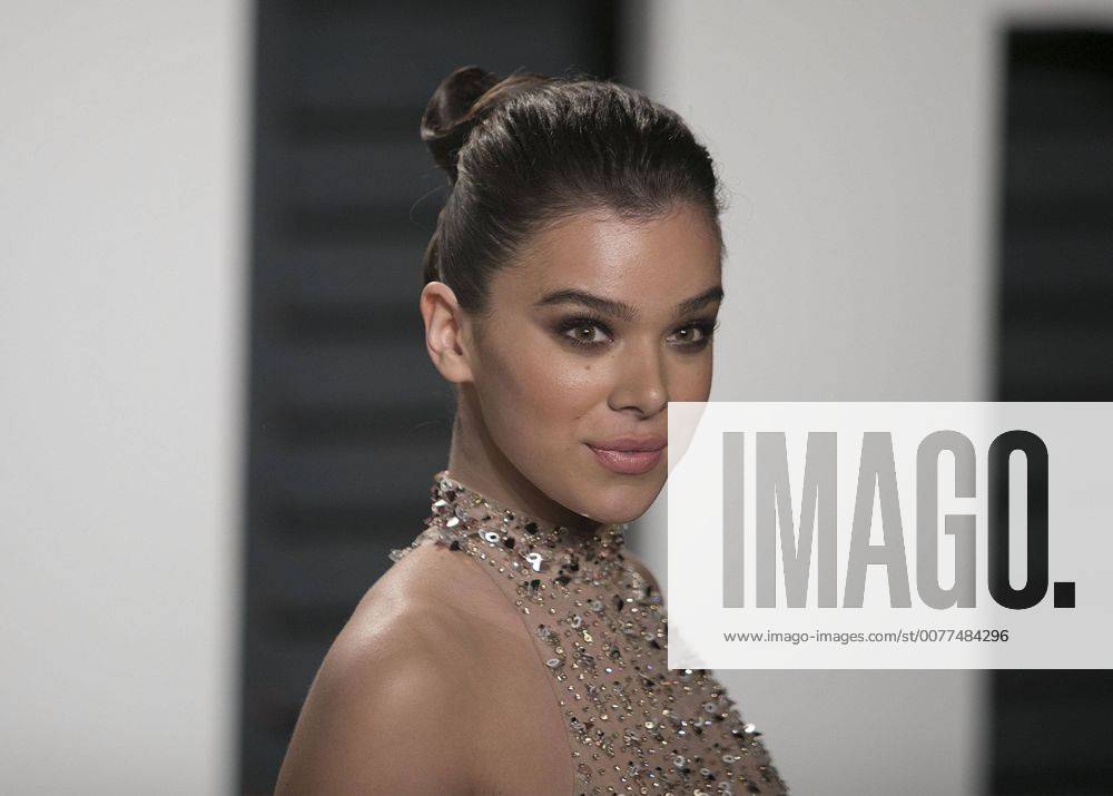 Beverly Hills, California, U.S - Hailee Steinfeld on the red carpet at the 2017 Vanity Fair Oscar Party held at the Wallis Annenberg Center in Beverly Hills, California, Sunday February 26, 2017. Beverly Hills U.S. - ZUMAp124 20170226_zaa_p124_843