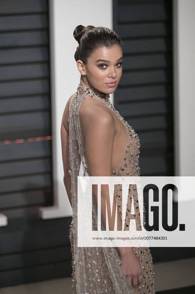 Beverly Hills, California, U.S - Hailee Steinfeld on the red carpet at the 2017 Vanity Fair Oscar Party held at the Wallis Annenberg Center in Beverly Hills, California, Sunday February 26, 2017. Beverly Hills U.S. - ZUMAp124 20170226_zaa_p124_848