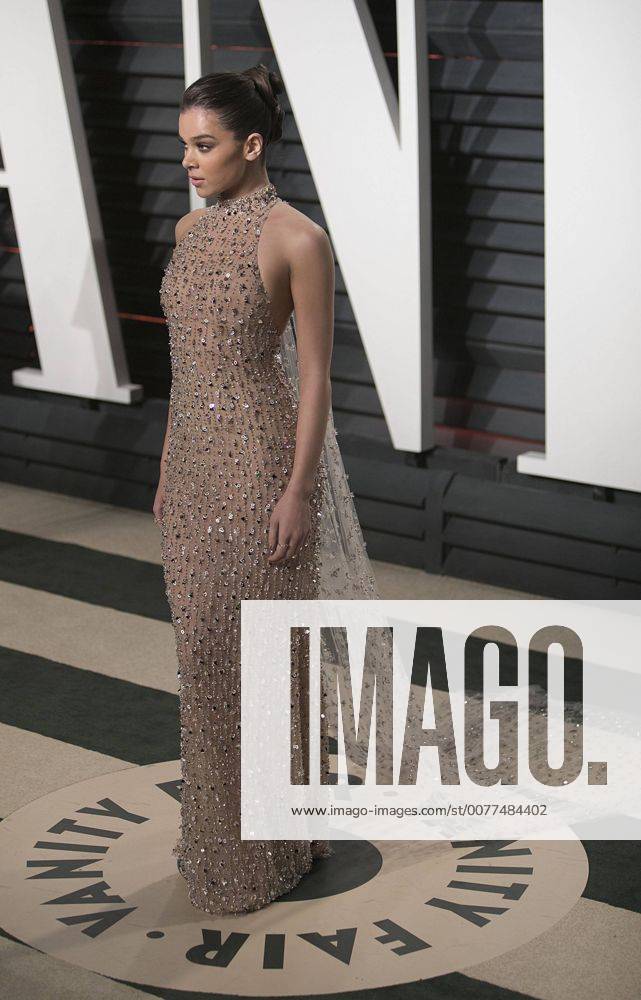 Beverly Hills, California, U.S - Hailee Steinfeld on the red carpet at the 2017 Vanity Fair Oscar Party held at the Wallis Annenberg Center in Beverly Hills, California, Sunday February 26, 2017. Beverly Hills U.S. - ZUMAp124 20170226_zaa_p124_829