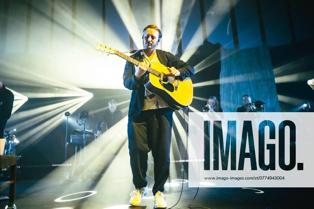 Ben Howard performing at Hammersmith Apollo, London, on 22 October 2024. Ben Howard performing at Hammersmith Apollo, London, on 22 October 2024 as part of his Retrospective Tour: Celebrating 10 years of ˜I Forget Where We Were. Ben Howard is an English singer songwriter from Richmond and is currently signed to Island Records., Credit:Adam Hampton-Matthews Avalon