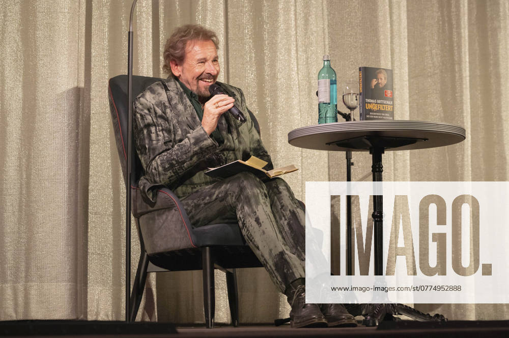 Thomas Gottschalk at a reading from his book Ungefiltert Bekenntnisse von einem, der den Mund nicht halten kann in der Astor Film Lounge im Arri München, 22 10 2024 Foto:xN.xKolinzx xFuturexImagex gottschalk_muenchen_4016