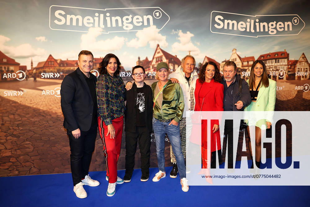 Martin Klempnow, Elena Uhlig, Tim Valerian Alberti, Mirja Boes, Uwe Ochsenknecht, Christine Neubauer, Armin Rohde and Negah Amiri, the main actors at the premiere event of the new ARD comedy series Smeilingen Ein Dorf wie Du und Ich on 23 10 2024 in Cologne ARD Comedy Series Premiere of Smeilingen Ein Dorf wie Du und Ich in Cologne