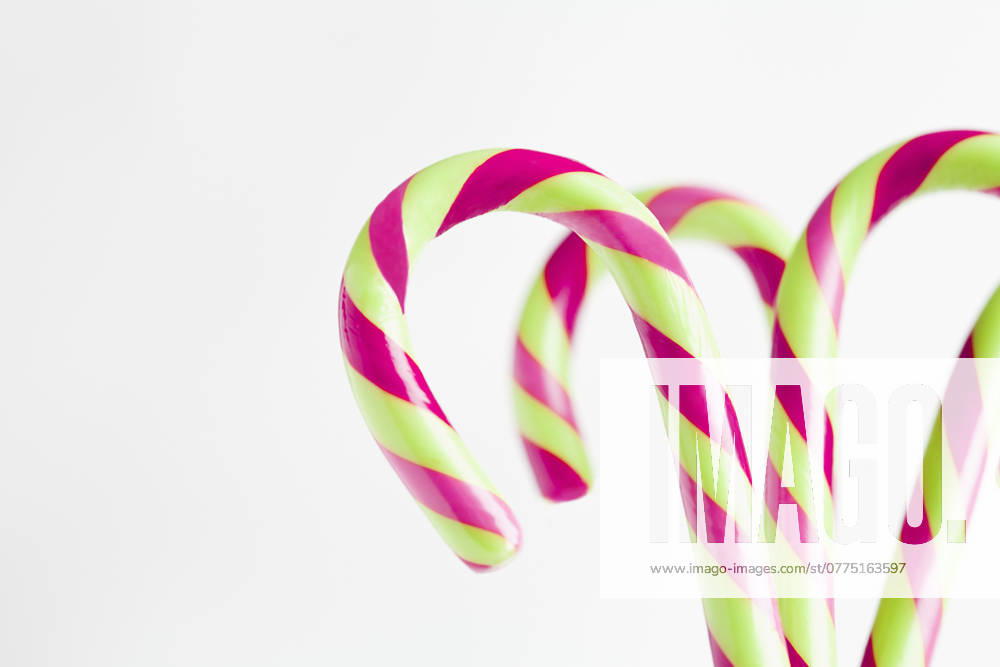 Red and white candy canes, studio shot , 03.10.2012, TTBB_ti2400130.jpg, Christmas, Candy Cane, Red, White, Striped, Backgrounds, Copy Space, Still Life, Four Objects, Food And Drink, Sweet Food, Horizontal, Close-Up, Part Of, Focus On Foreground, Unhealthy Eating, No People, Studio Shot, White Background