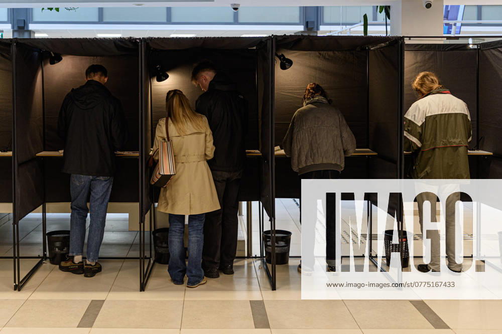 Voters fill their ballots at a polling station during early voting for the second round of parliamentary elections. The second round of parliamentary elections in Lithuania will take place on October 27. The opposition Social Democratic Party took first place in the first round, but their lead over the ruling Conservatives is minimal. Vilnius Lithuania - ZUMAs197 20241024_aaa_s197_126