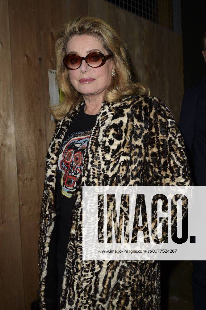 Catherine Deneuve - Ankunft Modenschau Yves St Laurent - Paris - 28 02 2017 JBAutissier Panoramic