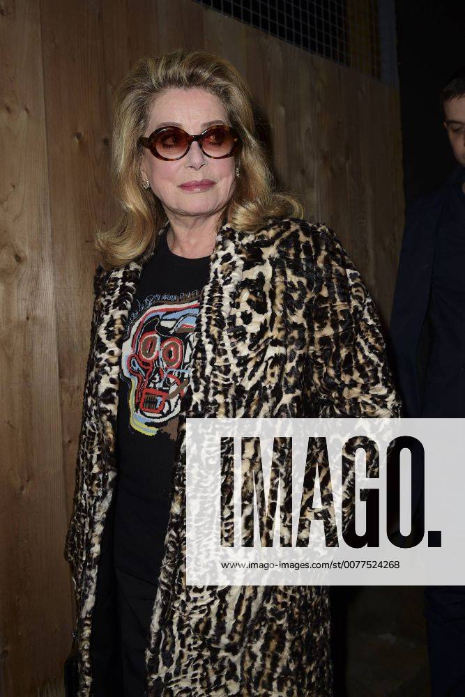 Catherine Deneuve - Ankunft Modenschau Yves St Laurent - Paris - 28 02 2017 JBAutissier Panoramic