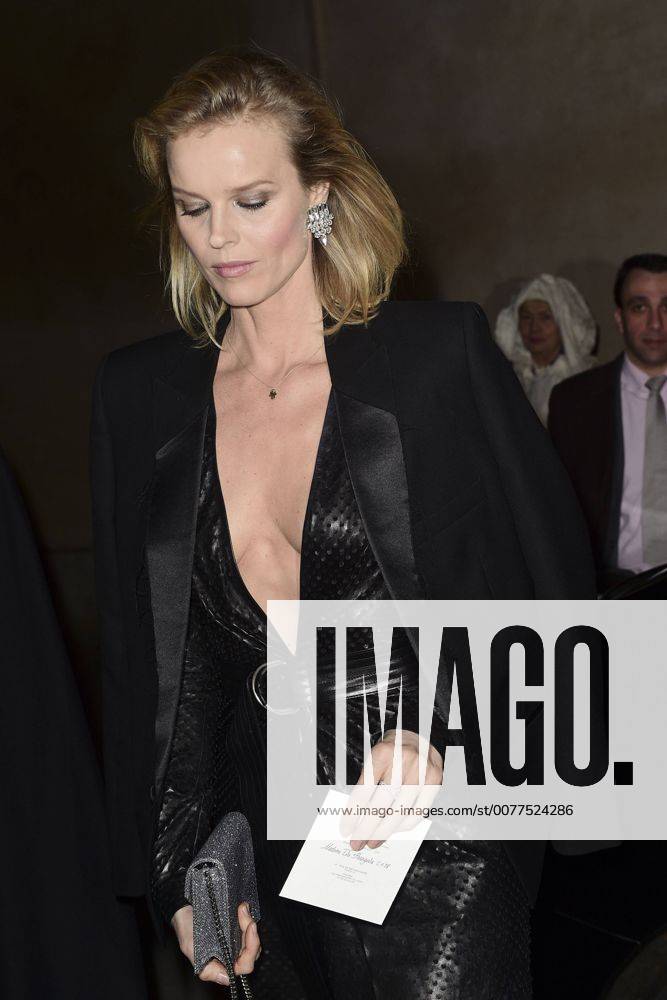 Eva Herzigova - Ankunft Modenschau Yves St Laurent - Paris - 28 02 2017 JBAutissier Panoramic