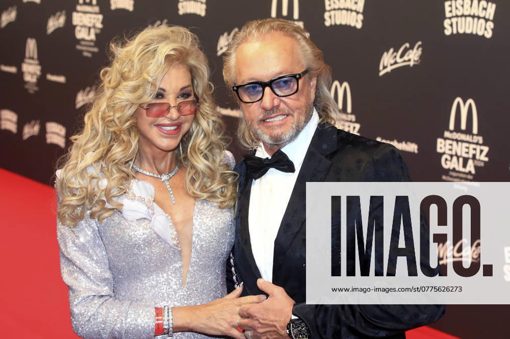 Carmen Geiss and Robert Geiss at the 19 McDonald s Benefit Gala in aid of the McDonald s Childrens Aid Foundation at the Eisbach Studios in Munich, 26 10 2024 Foto:xM.xWehnertx xFuturexImagex mcdonalds_4120