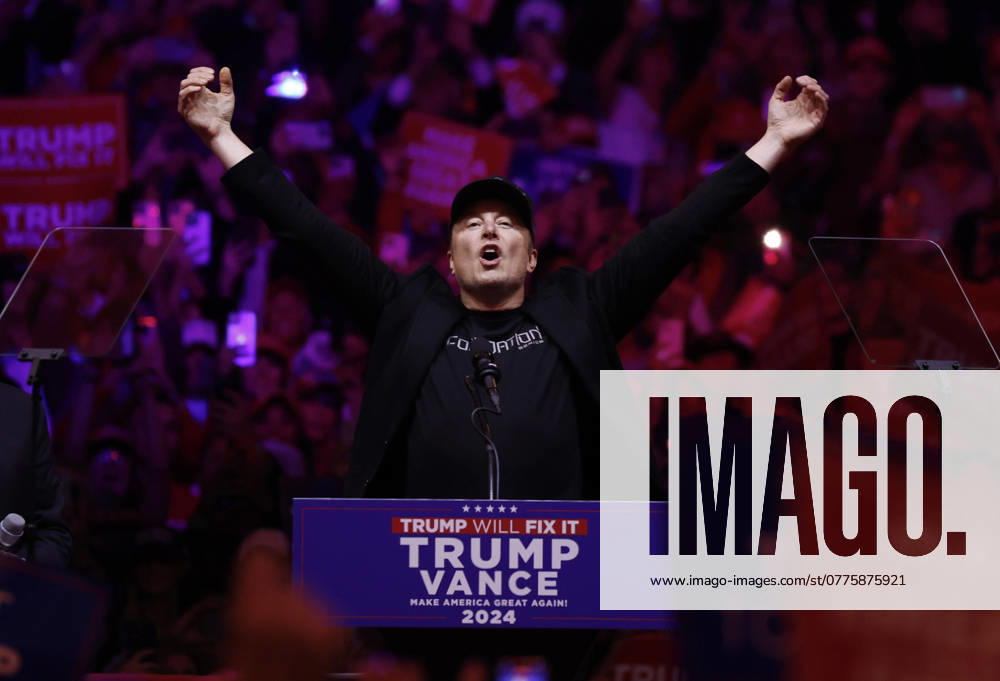 KW43 CEO of Tesla Motors Elon Musk speaks before Republican Nominee and former President of the United States Donald J. Trump speaks at a rally at Madison Square Garden in New York City on Sunday, October 27, 2024. NYP20241027154 JohnxAngelillo