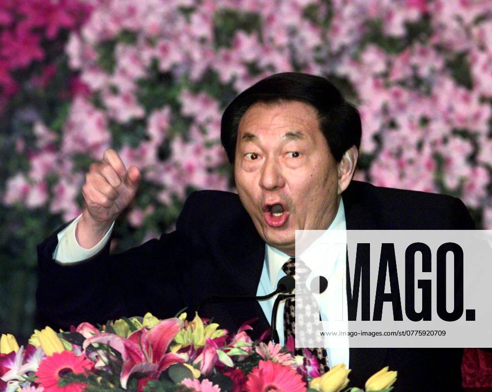 Chinese Prime Minister Zhu Rongji delivers his anti-independence message to Taiwanese voters at the meet-the-press-session after the National People s Congress s (NPC) final session at the Great Hall of the Poeple in Beijing, China. 15 MARCH 2000 BEIJING CHINA