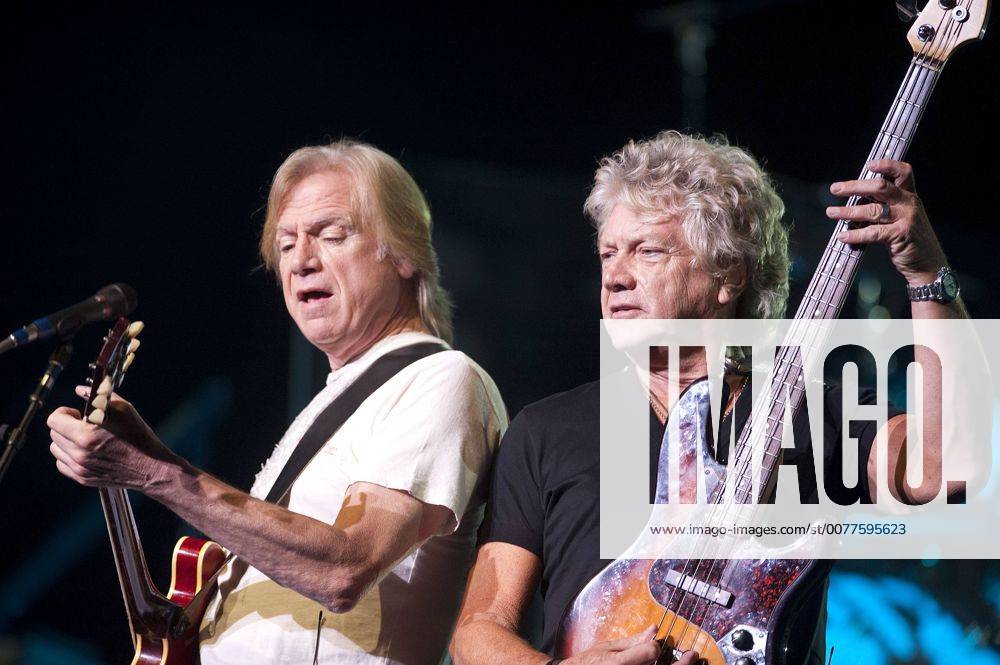 Jul 06, 2010 - Montreal, Quebec, Canada - JUSTIN HAYWARD and JOHN LODGE (R) of the Moody Blues performed at the Place des Arts during Montreal s annual Montreal Jazz Festival. - ZUMAas1_ 20100706_cob_as1_993