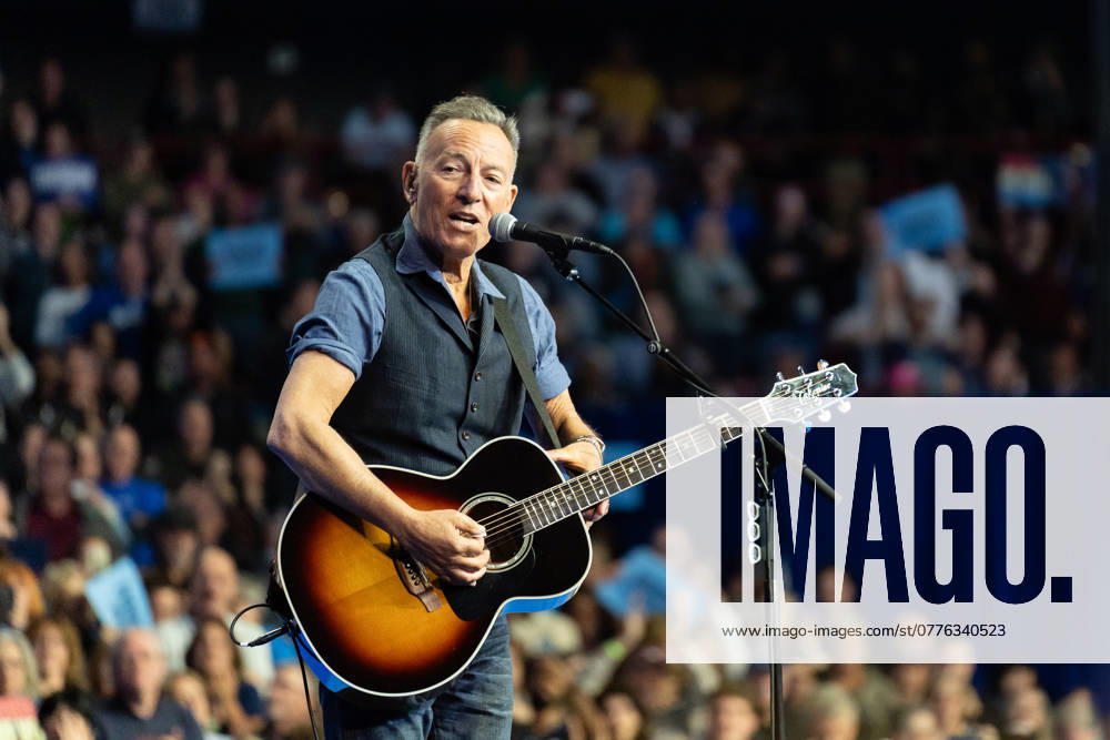 Former President Barack Obama Rallies For Harris-Walz In Philadelphia Singer Bruce Springsteen performs at a Harris-Walz campaign rally in Philadelphia, Pennsylvania, United States, on October 28, 2024. Philadelphia United States