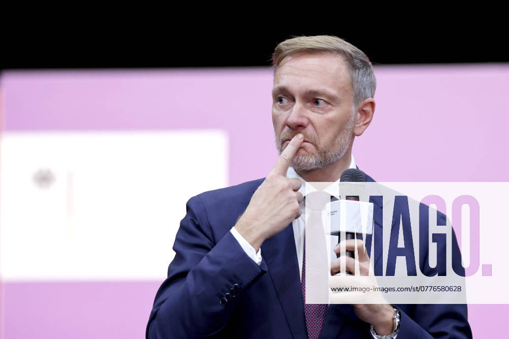 Politician Christian Lindner FDP , Federal Minister of Finance, speaks at the Citizens Dialogue NOW at Bürgerhaus Stollwerck Cologne, 29 10 2024 NRW Germany