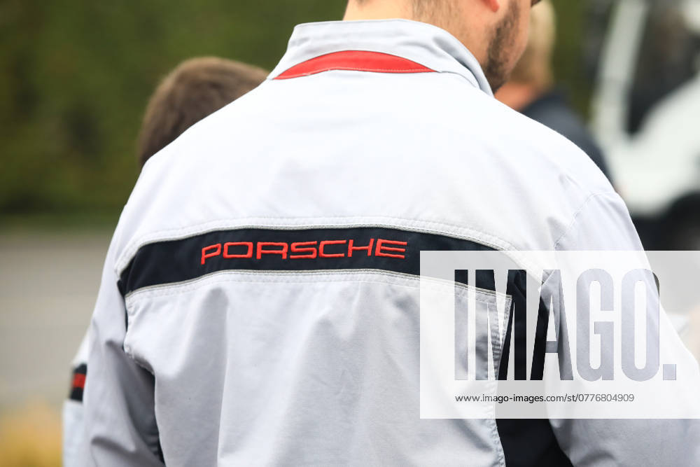 Warning strike at Porsche Leipzig Leipzig 30 10 2024 Warning strike by IG Metall at Porsche in Leipzig Saxony Germany