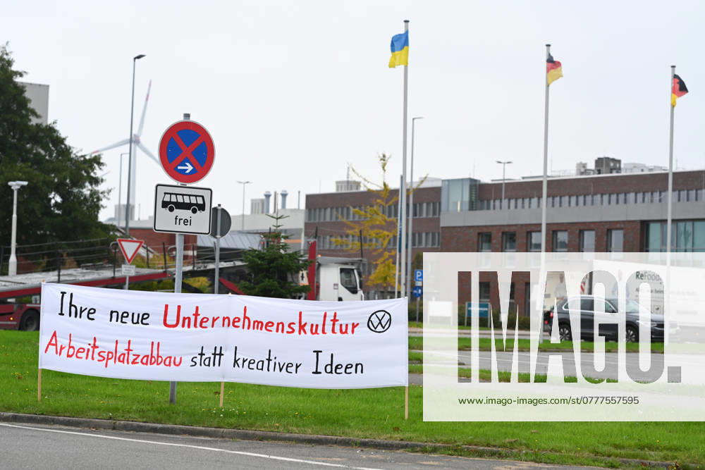 Volkswagen Emden plant in crisis IG Metall Küste uses banners on the access roads to the Volkswagen Emden plant to draw attention to the crisis Europes largest carmaker wants to close three plants in Germany and lay off tens of thousands of employees Emden Lower Saxony Germany