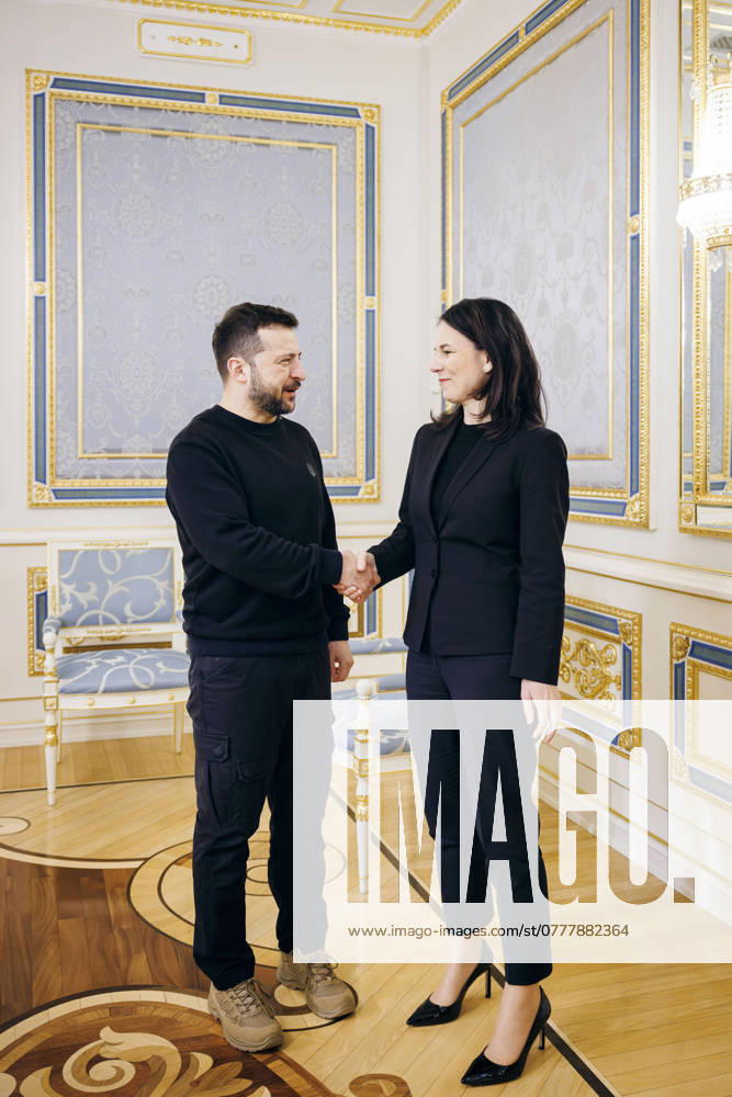 Annalena Baerbock Buendnis 90 Die Gruenen , Federal Foreign Minister, meets Volodymyr Selenskyj, President of Ukraine for a discussion during a trip to Ukraine in Kyiv, 04 11 2024 Photographed on behalf of the Federal Foreign Office AA Kyiv Ukraine