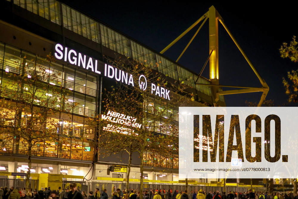 Football, UEFA Champions League, Borussia Dortmund SK Sturm Graz, Matchday 4, Signal Iduna Park, Season 2024 2025 Exterior view stadium Evening night Arena Venue North Rhine-Westphalia Germany